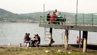 Halen normalden 2 metre 10 santim daha az olan su düzeyi, son yağışlara rağmen gölden sürekli su alındığı için değişmezken, bazı kişiler göl kenarında açıkta kalan iskele ayaklarının yanına masa kurup piknik yaptı. Sakarya ve Kocaeli’nin de içme suyu kaynağı […]