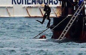 Yonhap Haber Ajansı, 53 yaşındaki sivil dalgıcın 25 metre derinliğe