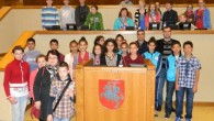 26 Mayıs 2014 Pazartesi – Bundan 30 yıl öncesine kadar erkek çocuklarının ilkokuldan sonra köyde çoban ya da sanayide tamirci çırağı olduğu, kız çocuklarının ise tarlaya tarım işçisi olarak gönderildiği İskenderun’un Suçıkağı (Sakıt) köyünün çocukları artık Avrupa yolunda. Okullaşma oranının hızla artığı […]