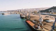 Trabzonlu ihracat firmalarına ait 3 gemi hiçbir gerekçe gösterilmeden Rusya’nın Novorossiyk Limanı’nda bekletiliyor. Edinilen bilgiye göre, Samsun Limanı’ndan bir hafta önce Rusya’nın Novorossiyk Limanı’na yaş sebze ve meyvenin yanı sıra kuru yük taşıyan 2 gemi bir haftadır yükünü boşaltmasına rağmen […]