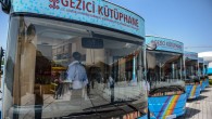27 Haziran 2014 Cuma – Kütüphaneleri toplumun her kesimine hitap eden kurumlar haline dönüştürülmesi ve niteliklerinin yükseltilmesini hedefleyen Kültür ve Turizm Bakanlığı; beş yeni gezici kütüphaneyi gideceği illerin sorumlularına törenle teslim etti. Bakan Ömer Çelik, anahtar teslim töreninde yaptığı konuşmada gezici kütüphanelerle […]
