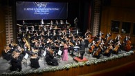 08 Haziran 2014 Pazar – 13. Mersin Uluslararası Müzik Festivali programında yer alan birbirinden renkli konserler kenti canlandırdı. Türkiye’ye gelen ABD’li soprano Angel Joy Blue, ünlü İtalyan Şef Antonio Pirolli yönetimindeki Cumhurbaşkanlığı Senfoni Orkestrası eşliğinde Mersinliler’e unutulmaz bir sanat gecesi yaşattı. Festival […]