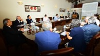 17 Haziran 2014 Salı – 270 hektarlık Kadifekale-Agora-Kemeraltı tarihi aksını yeniden ayağa kaldırabilmek için peşpeşe önemli hamleler yapan İzmir Büyükşehir Belediyesi; “İzmirTarih ” adını verdiği projede üniversitelerden de tam destek aldı. İzmir Büyükşehir Belediye Başkanı Aziz Kocaoğlu, kentlilerin tarihle ilişkisini güçlendirmek amacıyla […]