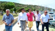 Muğla’nın Bodrum İlçesi’nde, turizmcilerle toplantı yapan CHP’li Belediye Başkanı Mehmet Kocadon, sahillerde otel ve restoran işgallerine dikkat çekti. Masa, sandalye, şezlong benzeri malzemelerle plajlarda atılacak adım kalmadığını belirten Kocadon, “Plajlarımızı otelcimiz, restorancımız belli saatlerde kullansın. Plajlar insanların denize gireceği yerdir. […]