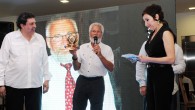 Ünlü denizci Kaptan Cousteau’un ekibi Vira’ın 10.yılı dolayısıyla Beşiktaş Deniz Müzesi’nde düzenlenen organizasyona katıldı. Kaptan Cousteau’nun ekip şefi Bernard Delemotte gecede ödüle layık görülürken, ödülü kendisi de bir belgeselci olan ünlü gazeteci Mithat Bereket’in elinden aldı. Bernard Delemotte ödül konuşmasında, […]
