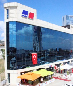 Açılışta konuşma yapan MTU Türkiye Yönetim Kurulu Başkanı ve Genel