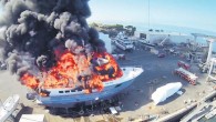 ABD Kaliforniya’daki Chula Vista limanında 79 yaşındaki bir yatırımcıya ait 24 milyon dolarlık ya onarım sırasında aniden alev aldı. 10 saat süren yangında 32 metrelik yat küle döndü. İtfaiye ekipleri Kutup Ayısı isimli yatın her noktasına müdahale ettiklerini ancak yatın […]