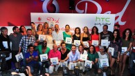 Bodrum’da her yıl düzenlenen yelken yarışları ünlülerin geçitine dönüştü. Sanat, spor, siyaset ve cemiyet hayatından birçok isimin katıldığı yarışlar ödül töreni ile son buldu. Birçok dizi oyuncusunun da yarışlara katıldığı yarış sonrasındaki ödül töreni de renkli görüntülere sahne oldu. Aramız’da […]