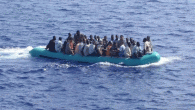 İtalya’nın gündemini son zamanlarda kaçak göçler meşgul ediyor. Son zamanlarda Afrika’dan İtalya’ya yapılan kaçak göçlerin sayısı arttı. Buna paralel olarak ise trajediler yaşanıyor. Geçtiğimiz ekim ayında iki göçmen teknesi alabora olmuştu. Yaşanan trajedinin ardından 400 kadar göçmen hayatını kaybetmişti. Bunun […]