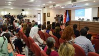 27 Haziran 2014 Cuma – turizmhaberleri.com/ Haber Merkezi Türkiye’nin Yaşlanmasına yönelik en kapsamlı araştırma; kurum, kuruluş, STK, Üniversiteler işbirliğinde Ankara’dan başladı. “Ankara da Yaşlanmanın Etkileri ile Yaşlı Bakımında Sürdürülebilir Politikalar ve Stratejiler Projesi ” başlıklı dev araştırmanın sonuçları Ankara Üniversitesi Rektörlüğü 100.Yıl […]