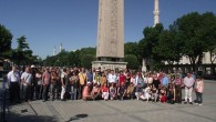 24 Haziran 2014 Salı – Turist Rehberleri Birliği TUREB tarfaından toplantı ile ilgili yapılan açıklamada şu bilgilere yer verildi: Bir süre önce görevi başında iken meslektaşımız Hayri Erdoğdu ya Sultanahmet Camii nde yapılan saldırı ve darp olayı nedeniyle hepimiz büyük üzüntü yaşadık. […]