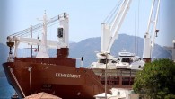 Yaz aylarının gelmesiyle birlikte, mavi turun merkezlerinden Marmaris’te yat turizminde hareketlilik yaşanmaya başlandı. Marmaris Körfezi’ne giriş yapan 128 metre uzunluğunda, 20 metre genişliğindeki ve 8 bin 448 groston ağırlığındaki kargo gemisi “Eemsgracht”, açığa demirledi. Yatları ilk defa bir kargo gemisinde gören bazı […]