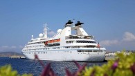 Aydın’ın Kuşadası ilçesinden gelen Bahamalar bayraklı 134 metre uzunluğundaki kruvaziyer, sabah saatlerinde Paşatarlası’ndaki gemi yanaşma iskelesine bağlandı. Gemide, çoğunluğu ABD uyruklu 201 turist ve 150 personelin bulunduğu öğrenildi. Gümrük işlemlerinin tamamlanmasının ardından limandan ayrılan turistler, Kumbahçe sahili ve Barlar Sokağı’nda yürüyüş yaptı. Bazı yolcular […]
