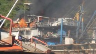 Yalova’nın Armutlu ilçesine bağlı Kapaklı köyünde bulunan tersanede meydana gelen yangında bir balıkçı teknesi kullanılamaz hale geldi. Alınan bilgiye göre, tersanede tamir edilen Eyüp Dede isimli balıkçı teknesinde yangın çıktı. Tamir sırasında meydana gelen yangına ilk müdahaleyi tersane çalışanları yaparken, […]