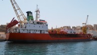 İtalyan Cryo Gas şirketine ait LPG ve propan tankeri CGM Tiger, Ekim 2013’ten beri Zeytinburnu açıklarında bekliyor. 16 mürettebatına maaş ödeyemeyen şirketin, tüm borçlarını ödeme sözüyle İstanbul’a boş olarak gönderdiği geminin 12 mürettebatı sözün tutulmaması üzerine gemiyi terk etti. Armatör […]
