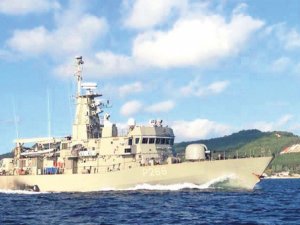 Karadeniz’de bir göreve katılmak için İstanbul Boğazı’nı kullanan P 266
