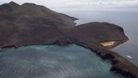Birlikte ortak bir açıklama yayınlayan Ekvador Çevre Bakanlığı ve Galapagos Ulusal Parkı yetkilileri, buldukları balıklara “Scorpaenodes sp” ve “Gobiomuros sp” adlarını verdiklerini belirtti. Scorpaenodes’in yaklaşık 10 santimetre uzunluğunda olduğunu ve kayalık diplerde yaşadığını söyleyen yetkililer, Gobiomuros’un ise 60 santimetreden uzun […]