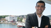 Çevreyi kirletenler maalesef insanlar ve çevreye özensizce bırakılan atıkların özellikle okyanus ve denizlerden kendi başına temizleneceği algısı kamuoyunu yanlış bilgilendirmekten öteye gitmiyor. Deniz yüzeyi üzerinde biriken atıkların özellikle balıkçılar ile ortak hareket ederek temizlenmesi yönünde çalışmalar yürüten Waste Free Oceans […]
