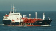 Trinidad Tobago Adaları Deniz Ticaret Müdürlüğü sözcüsü Beverly Phillip’e göre üç ayrı balıkçı teknesinde bulunan toplam 8-10 kişi tankere kıç tarafından giriş yaptı. Phillip açıklamasında ellerinde palalar, bıçaklar, 9 mm’lik tabanca ve tahta sopalar bulunan adamların tankere saldırıp mürettebatı ve […]