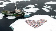 GREENPEACE, Euro’nun değer kazanması nedeniyle 2013’te 6.8 milyon Euro zarar etti. Haziran ayında ise bir çalışanının Euro alması nedeniyle de kur farkı yüzünden 3.8 milyon Euro zarara uğramıştı.GREENPEACE merkezinde bir çalışanın ‘yanlışlıkla’ Euro satın alarak 3.8 milyon Euro yani 5.1 […]