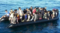9 kaçak kurtarılırken, 1 kız çocuğun cesedine ulaşıldı. Sahil Güvenlik botu ve helikopteri de bölgede arama kurtarma çalışması yaparken, batan teknede 12 kişinin olduğu, halen kayıp olan 1’i çocuk 2 kişinin arandığı öğrenildi. Kaçakların yaşadıkları korku, kurtarılırken balıkçılar tarafından saniye […]