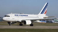 14 Temmuz 2014 Pazartesi – turizmhaberleri.com/haber Merkezi 12 Nisan Cumartesi günü Türk basınında geniş yer alan haberlerde; Air France Havayolları’nın Paris- İstanbul seferinde; yüzde 80 engelli oğlu Serkan Güngör ile Nazime Göngör’ün İngiliz yolcuların şikayeti üzerine uçaktan indirildiği ve biletlerinin iptal edildiği […]