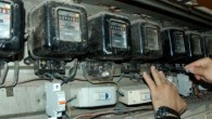 31 Temmuz 2014 Perşembe – turizmhaberleri.com/haber merkezi Akdeniz Üniversitesi’nden emekli olan Prof. Dr. Gülay Şadan sadece yaz aylarında kaldığı evine 3 bin TL tutarında elektrik faturası gelince şok oldu. Antalya’nın Döşemealtı Belediyesi’ne bağlı Dağ Kasabası’ndaki yazlık evine giden Şadan; elektrik firması çalışanlarının […]