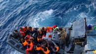 Sahil Güvenlik Komutanlığı ekiplerince 6 günde İzmir, Aydın, Balıkesir,Çanakkale ve Muğla’da 248 kaçak kurtarıldı. İzmir Valiliğinin açıklamasına göre, Sahil Güvenlik Komutanlığı ekiplerince icra edilen devriye görevi esnasında, yasa dışı yollardan Yunanistan’a geçmeye çalışan kaçaklara yönelik İzmir, Aydın,Muğla, Balıkesir ve Çanakkele’de 11 olaya müdahale etti.Toplam 59’u kadın 3’üçocuk, 164 Suriye, 52 Afganistan, 17 Eritre, 5’er Myanmar ve Mali, 2 Somali, birer Gana, Komor Adaları ve Gambia uyruklu kaçağa ulaşıldı.Kaçaklar, yasal işlemler […]