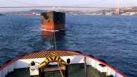 Geçtiğimiz gün, içinde 1300 MTON sıvı atık ile İstanbul Boğazı’ndan geçerken arızalanan Kamboçya bayraklı Magnum adlı gemi Kıyı Emniyeti tarafından kurtarıldı. İstanbul Boğazını Güney-Kuzey yönlü geçişi esnasında Çengelköy önlerinde makina arızası nedeniyle sürüklenerek tehlikeye maruz kalan Kamboçya bayraklı MAGNUM isimli gemiye, […]