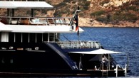 Hintli milyarder Lakshmi Mittal’ın, 200 milyon dolarlık ‘Amevi’ adlı yatında çocuklarıyla oynayıp kitap okuduğu ve sıklıkla cep telefonuyla konuştuğu görüldü. Yeğeni Vartika Mittal ile Utsav Goenka’yı evlendirdiği düğünle adından söz ettiren 28 milyar dolarlık servetin sahibi, Hintli milyarder Lakshmi Mittal, […]