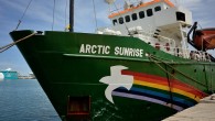 Greenpeace’in, geçen yıl Rusya’da hukuksuzca el konulan gemisi Arctic Sunrise, 300 gün sonra Hollanda sularına döndü. 2013 Eylül ayında Rus petrol şirketi Gazprom’a karşı gerçekleştirilen barışçıl eylem sonrası aralarında Türkiye’den Gizem Akhan’ın da bulunduğu 30 aktivist 2 ay boyunca tutuklu […]