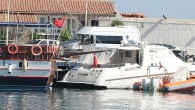 Mersin’in Tarsus İlçesi’nde, yasa dışı yollarla yurda giriş yaparak Türkiye üzerinden Yunanistan’a gitmek isteyen 57 Suriyeli, saklandıkları balıkçı teknesinde yakalandı. Tarsus İlçesi sahili açıklarında kaçak yolla Yunanistan’a geçmek için bir balıkçı teknesinde gizlenen 57 Suriyeli, Sahil Güvenlik Komutanlığı ekipleri tarafından […]