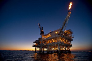 Ekonomistler, son günlerde petrol fiyatlarındaki düşük seviyelerin yılsonuna kadar korunması