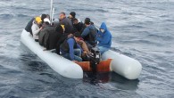 İzmir Valiliği’nden yapılan açıklamaya göre, sahil güvenlik ekipleri, cuma günü Muğla’nın Bodrum ilçesi Yalıkavak Tilkicik koyunda 15 Suriyeli’yi kurtardı. Cumartesi günü ise İzmir’in Çeşme ilçesi açıklarında 2, Balıkesir’in Ayvalık ilçesi önlerinde 16, İzmir’in Dikili ilçesinde ise 20 Suriyeli göçmen yakalandı. […]