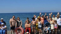 İzmir Büyükşehir Belediyesi Kent Konseyi Engelli Meclisi, kentteki tüm engelli gruplarına yönelik olarak 5 günlük “Günü birlik denizde buluşma” etkinliği düzenledi. Seferihisar Akarca Koyu’nda, her gün değişik bir engelli grubuna yönelik olarak düzenlenen etkinlik sırasıyla ortopedik engelliler, süreğen hastalıklar, zihinsel, […]