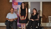 30 Ağustos 2014 Cumartesi – NİLGÜN ATAR- turizmhaberleri.com FARKINDALIĞA YOLCULUK SOHBETLERİ-8- Üniversiteler bünyesinde kurulan yeni birimler sayesinde eğitim dünyasından halka uzanan yol daha görünür hale geldi. Üniversiteler topluma ulaşmaya, bilginin ve işbirliğinin gücünü halka aktarma ve paylaşma çabasında ancak toplumun büyük çoğunluğu […]