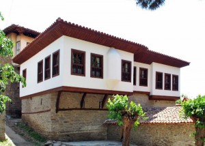 30 Ağustos 2014 Cumartesi – İzmir Büyükşehir Belediyesi’nin tarihi yapıların korunmasını teşvik