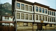 05 Ağustos 2014 Salı – Küçük Oteller Derneği’nin, 34 farklı destinasyonda 300’e yakın üyesiyle gerçekleştirdiği anket sonucuna göre, 2014 yılının ilk 6 ayında, Avrupalı ve Amerikalı gezgin turistler, rotayı küçük otellere çevirdi. Türk misafirperverliğini en üst düzeyde kaliteli hizmetle sunan küçük otellerde, […]