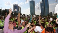 14 Eylül 2014 Pazar – Alışveriş, eğlence ve kültürel etkinliklerle devam eden Ankara Alışveriş Festivali; guinness rekorları ile gündeme damgasını vuruyor. Rekor denemesine katılan Ankara Ticaret Odası Başkanı Salih Bezci, “Festival gibi, rekor denemeleri de gelenekselleşecek ” dedi. Guinness World Records Türkiye […]