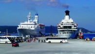 2014’te de başarılı bir kruvaziyer sezonu geçiren Çanakkale (Kepez) Limanı’nda yoğunluk devam ediyor. Ağustos ayının son hafta sonu “Aegean Odyssey” “Minerva” “Seadream II” ve “Azamara Quest” gemileriyle 1553 yolcu Çanakkale’ye ziyarette bulundu. Kruvaziyer gemiler ile gelen yolcular; Truva, Gelibolu Tarihi […]