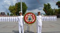 Bandırma Limanı’na gelen Tuzla Deniz Harp Okulu öğrencileri, sabah saatlerinde İDO iskelesi önünden Cumhuriyet Meydanı’na yürüyerek Atatürk Anıtı’na çelenk koydu.   Eğitim Filotillası Komodoru Deniz Kurmay Albay Mete Atay komutasındaki ‘TCG Sokullu Mehmet Paşa’ gemisi, 6 eğitim botu ve 3 yat ile 4 Eylül’e […]