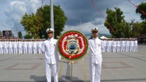 Bandırma Limanı’na gelen Tuzla Deniz Harp Okulu öğrencileri, sabah saatlerinde İDO iskelesi