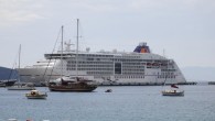 Malta bayraklı yolcu gemisi “Europa 2” Bodrum’a geldi.Yunanistan’dan gelen Bahamalar bandıralı 225 metre uzunluğundaki kruvaziyer, sabah saatlerinde Paşatarlası’ndaki gemi yanaşma iskelesine yanaştırıldı. Gemide, çoğunluğu Alman 351 turistin bulunduğu öğrenildi.Gümrük işlemlerinin ardından gemiden inen turistler, Paşatarlası, Kumbahçe ve Barlar Sokağı’nda yürüyüş […]