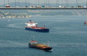 Çanakkale ve İstanbul boğazlarından ocak-temmuz dönemini kapsayan 7 ayda 52 bin 214 gemi geçiş