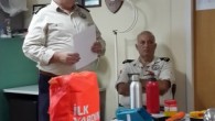 DAK/SAR’ın Kalamış Marina’daki merkezinde düzenlenen basın toplantısında DDD Yönetim Kurulu Başkanı Kaptan Serdar Argıç ve Yönetim Kurulu Üyesi Murat Kaya tarafından basın mensuplarına denizde yaşanan kazaların önlenmesi için yapılması gerekenler anlatıldı. DAK/SAR hakkında bilgi de verilen toplantıda denize çıkarken yanımızda […]