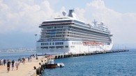 Alanya’ya ilk kez gelen gemiden inen çoğu İngiliz ve Amerikalı yolcu, Alanya’nın tarihi ve turistik yerlerini gezdi. Bazı yolcular tur otobüsleriyle çevre ilçelere gitti. Akiş Denizcilik A.Ş Yolcu Gemisi Operasyon Sorumlusu Hulagu Arıtürk, tura Barcelona’dan başlayan lüks gemide sakin bir […]