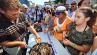 9. Foça Uluslararası Kültür Sanat ve Balıkçılık Festivali’nin 4. günü düzenlenen ‘Balık Ekmek Mangal Partisi’nde 1200 Kg. balık dağıtıldı. 9. Foça Uluslararası Kültür Sanat ve Balıkçılık Festivali etkinliklerine Foça Demokrasi Meydanı’nda devam edildi. Balık-Ekmek Mangal Partisi sürerken, festival kapsamında düzenlenen, […]