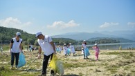 Koç Topluluğu şirketlerinden Otokar’ın, binlerce gönüllünün 100’den fazla ülkede eş zamanlı olarak kıyı temizliği gerçekleştirdiği Kıyı Temizlik Günü (ICC – International Coastal Clean up) için gönüllü çalışanları, aileleri ve TURMEPA gönüllüleri Sapanca Gölü’nde “Kıyı Temizleme Hareketi”nde bir araya geldi. Topluluk […]