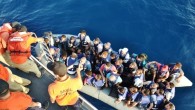 Kaçak yollardan Yunanistan’ın Midilli Adası’na geçmek isteyen Myanmar ve Afganistan uyruklu 36 kaçak, Çanakkale’nin Behramkale köyü sahilinden 2 lastik bota binip Ege Denizi’ne açılınca gözaltına alındı. Çanakkale Ayvacık ilçesinde iki lastik botta 36 mülteci yakalandı. Anadolu Ajansı’nın haberine göre, kaçak […]