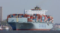 Çinli COSCO Holdings Co (CCHC) 14.500 TEU’luk beş adet mega konteyner gemisi sipariş etti. China Shipbuilding Trading ve Changxing Shipbuilding tarafından inşa edilecek olan gemiler toplamda 618 milyon dolara mal oldu.  Yapılan anlaşmaya göre teslimatta gecikme, konteyner gemisinin hız konusundaki […]